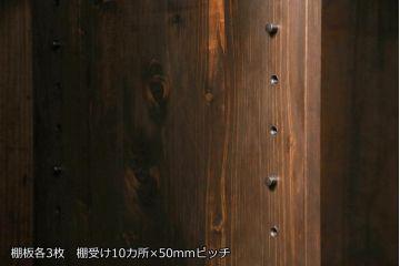 水屋箪笥サイドボードをリペア&カスタム!前回購入いただいた脚とデザインの同じものを取り付け、棚内部は元からある棚を取り外し、中央で分割して新しく棚を取り付け。色味は現状の色味をベースに仕上げ。新規製作部分は本体に色合わせ。(収納棚、戸棚、キャビネット)