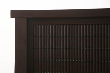 水屋箪笥サイドボードをリペア&カスタム!前回購入いただいた脚とデザインの同じものを取り付け、棚内部は元からある棚を取り外し、中央で分割して新しく棚を取り付け。色味は現状の色味をベースに仕上げ。新規製作部分は本体に色合わせ。(収納棚、戸棚、キャビネット)