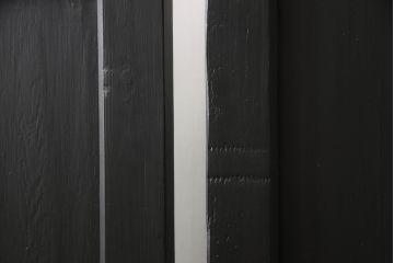 ガラス戸2枚をリペア&カスタム!高さをリサイズし、脚を取り付け衝立にリメイク。指定箇所にダイヤガラスと色ガラスを取り付け、本体はマットブラックにペイント。(仕切り戸、パーテーション)