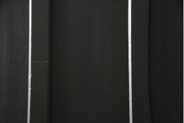 ガラス戸2枚をリペア&カスタム!高さをリサイズし、脚を取り付け衝立にリメイク。指定箇所にダイヤガラスと色ガラスを取り付け、本体はマットブラックにペイント。(仕切り戸、パーテーション)