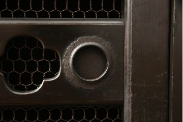 水屋箪笥サイドボードをリペア&カスタム!高さと奥行きをリサイズし、正面の出ている耳はカット。本体は現状をベースに着色。(キャビネット、収納棚、戸棚、食器棚)