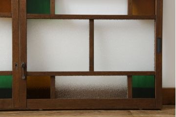 ガラス戸2枚をリペア&カスタム!ご要望通りにリサイズし、戸車、引き手、差し込み錠を取り付け。ガラスは四隅を色ガラスに差し替え、当店オーダー家具を参考に着色。(引き戸、建具、窓)