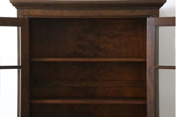 書棚をリペア&カスタム!ダボ穴を作り棚板を可動できる仕様に。追加で棚板を1枚製作し、色味は本体に合わせて着色。(本箱、本棚、飾り棚、収納棚、キャビネット)
