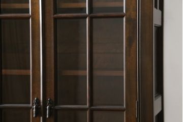 書棚をリペア&カスタム!ダボ穴を作り棚板を可動できる仕様に。追加で棚板を1枚製作し、色味は本体に合わせて着色。(本箱、本棚、飾り棚、収納棚、キャビネット)