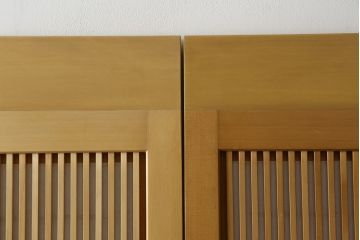 裏障子付き格子戸4枚をリペア&カスタム!高さと幅をリサイズし、V字戸車を取り付け。障子を張り替え、中央部分のガラスを変わり花菱ガラスに交換し、色味は本体に合わせて着色。(建具、引き戸、ガラス帯戸、障子戸)