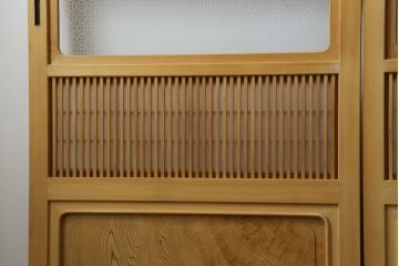 裏障子付き格子戸4枚をリペア&カスタム!高さと幅をリサイズし、V字戸車を取り付け。障子を張り替え、中央部分のガラスを変わり花菱ガラスに交換し、色味は本体に合わせて着色。(建具、引き戸、ガラス帯戸、障子戸)