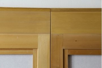 裏障子付き格子戸4枚をリペア&カスタム!高さと幅をリサイズし、V字戸車を取り付け。障子を張り替え、中央部分のガラスを変わり花菱ガラスに交換し、色味は本体に合わせて着色。(建具、引き戸、ガラス帯戸、障子戸)