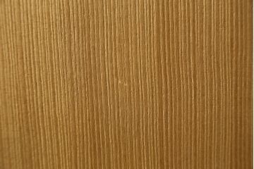 総桐箪笥の見た目を変えずに綺麗にリペア!すべての金具を取り外し、本体の表面についている砥の粉を落として洗い出し作業。引き出しや扉等の可動部の調整をし、蜜蝋ワックスにて仕上げ。(桐たんす、着物箪笥、引き出し、衣装箪笥、チェスト)