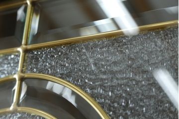 ステンドグラスをリペア&カスタム!当店のステンドグラスを使用し、ご希望のサイズ・色味にてドアを製作。(扉、建具)