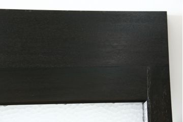 ドアをリペア&カスタム!高さと幅をリサイズし、既存のガラスノブを指定箇所へ移設し、鍵穴はバランスを見て移設。丁番も取り付け。現状の色味や雰囲気を残しつつ新材部分は本体に合わせて着色。(ガラス扉、建具)